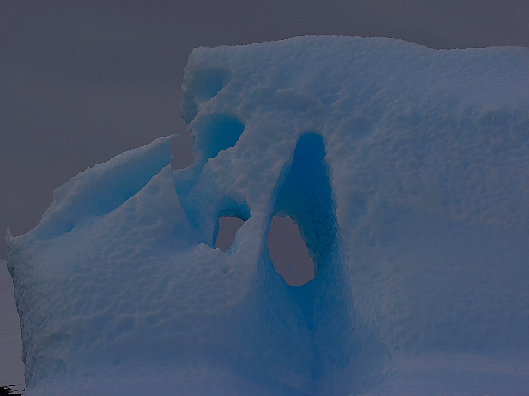 blauer Eisberg